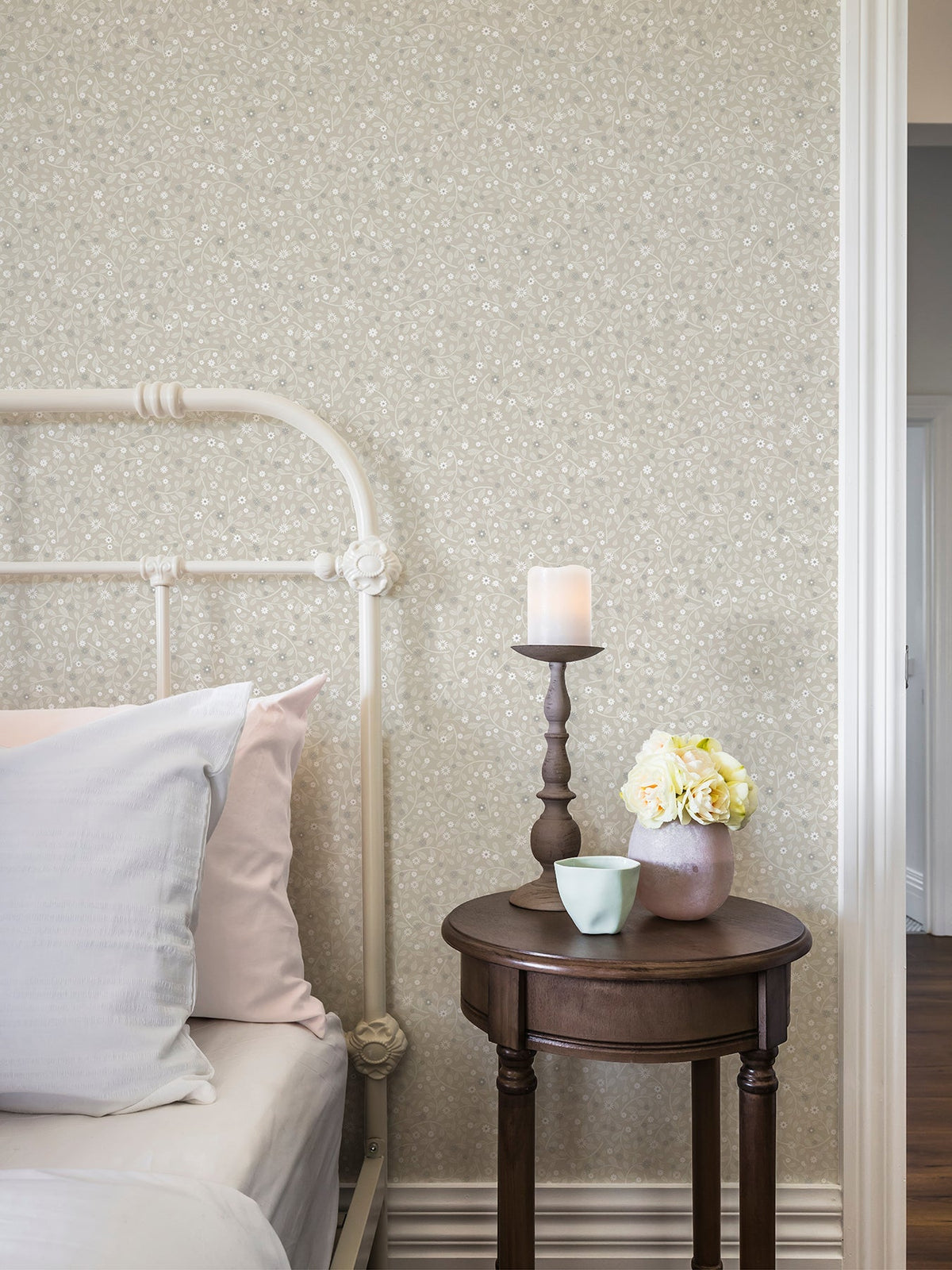 2999-24126-peel-and-stick-wallpaper-room-scene