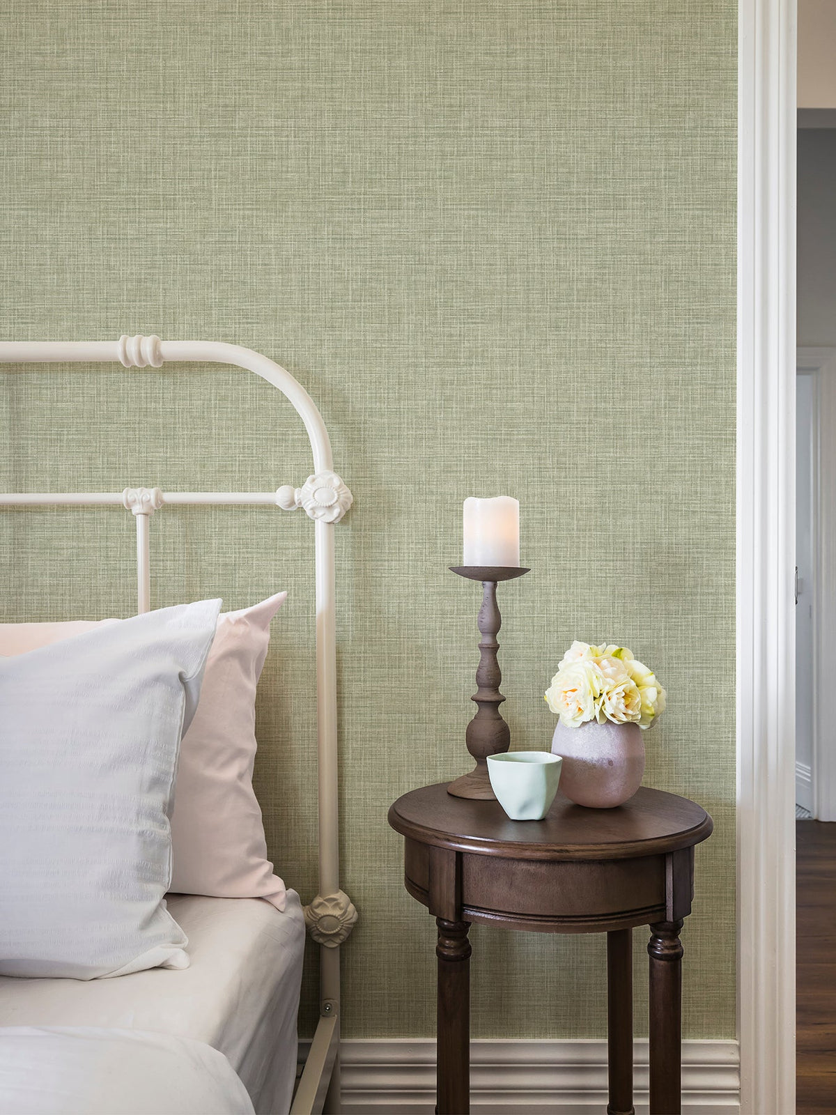 2999-25792-peel-and-stick-wallpaper-room-scene