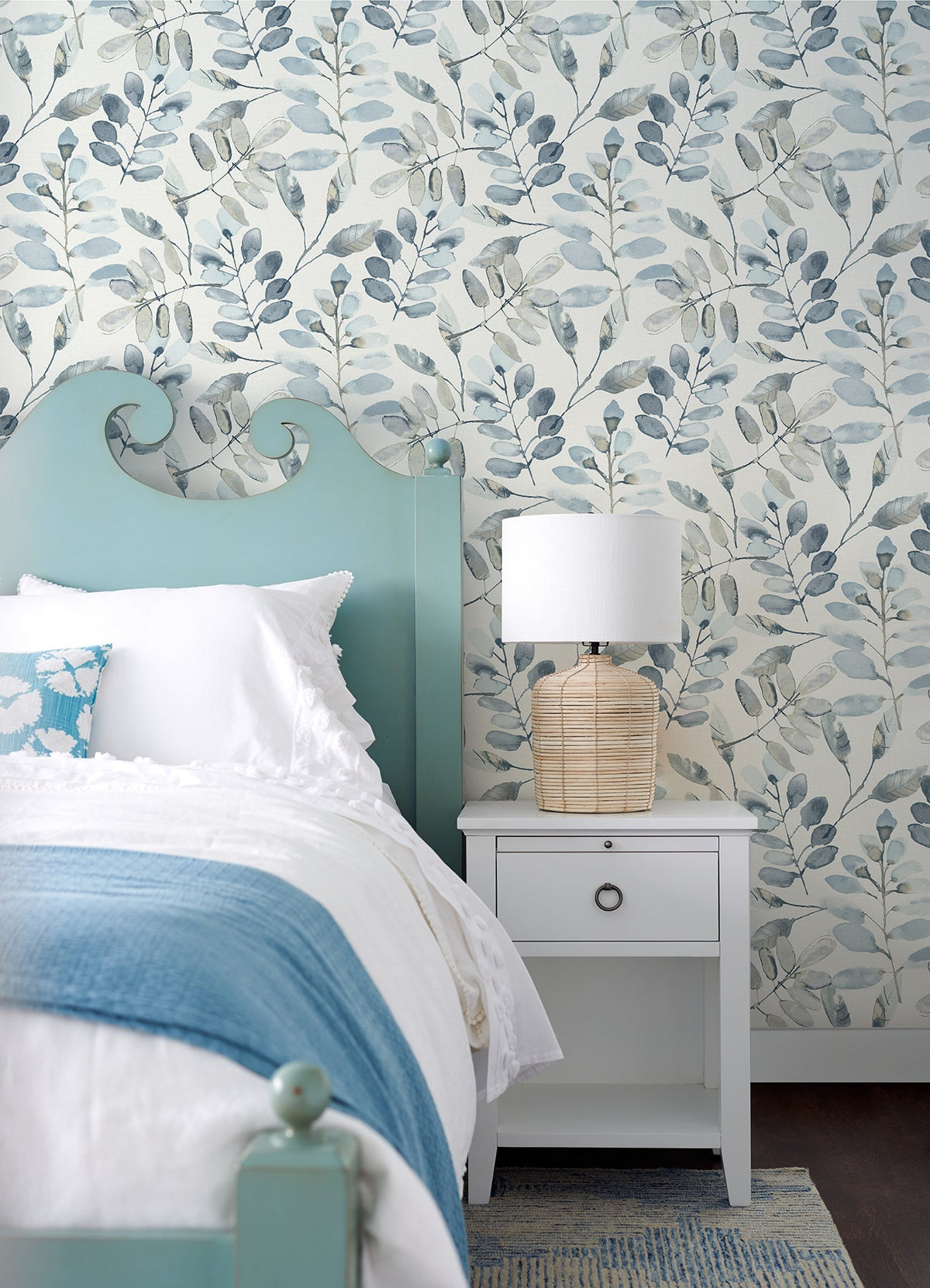 3124-13908-peel-and-stick-wallpaper-room-scene