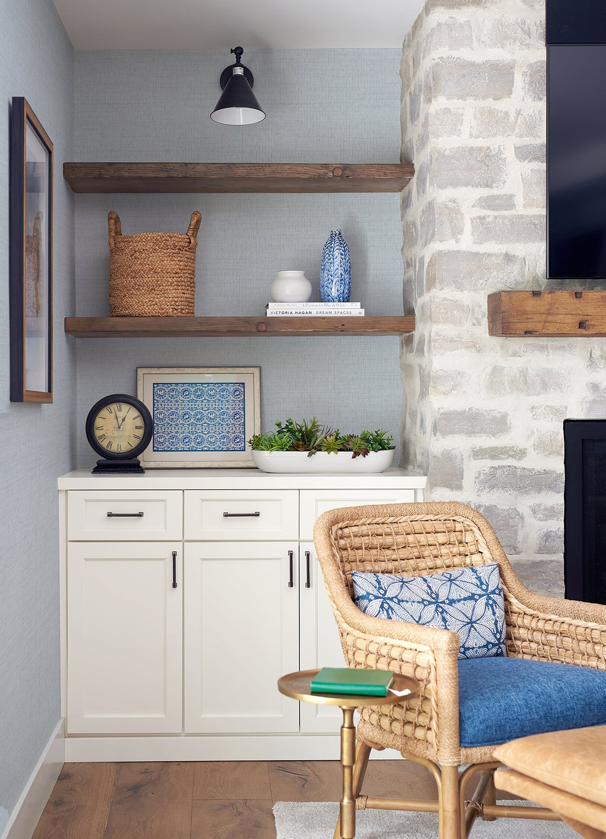 3124-13983-peel-and-stick-wallpaper-room-scene