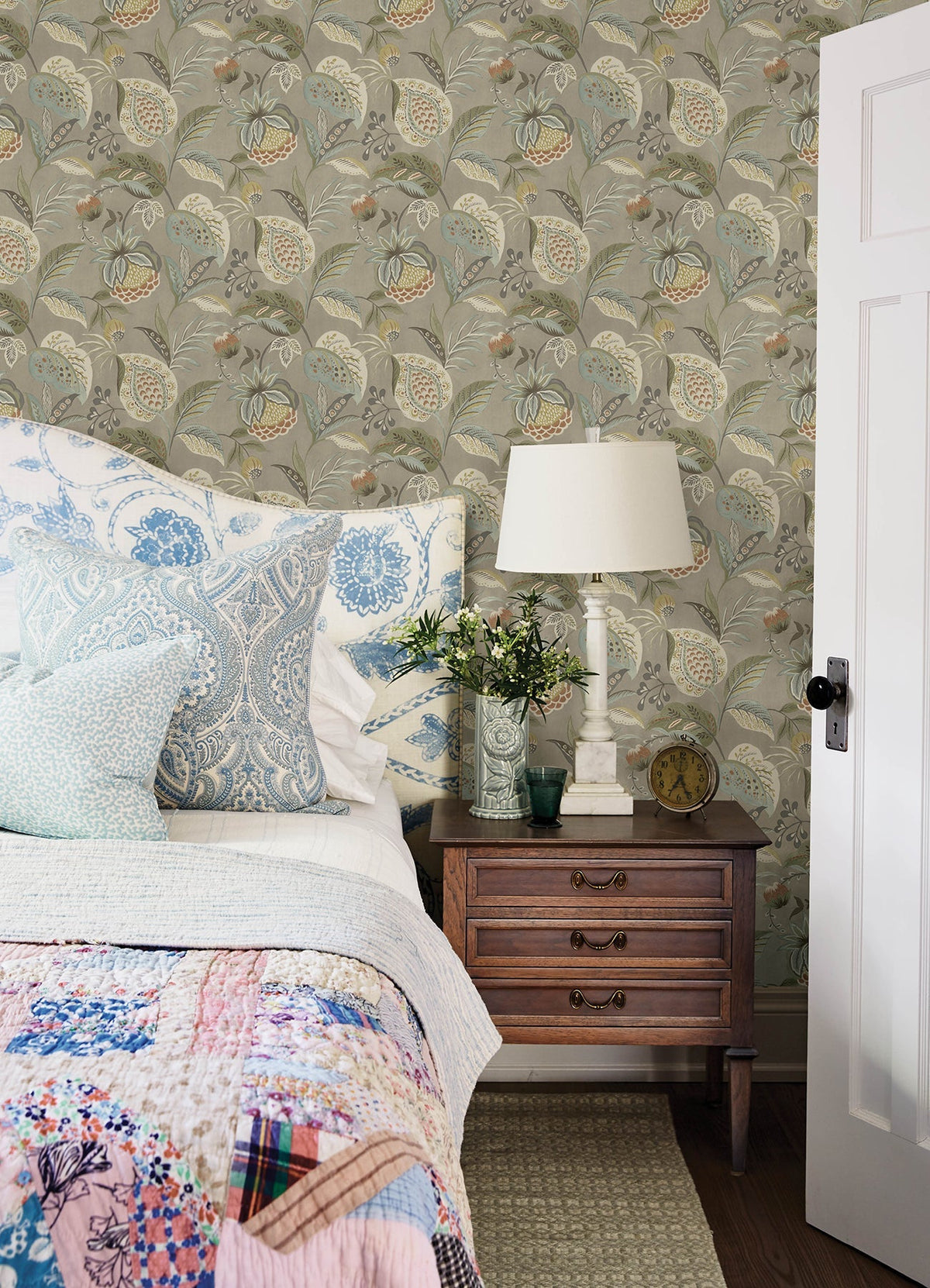 3125-72301-peel-and-stick-wallpaper-room-scene-detail-closeup