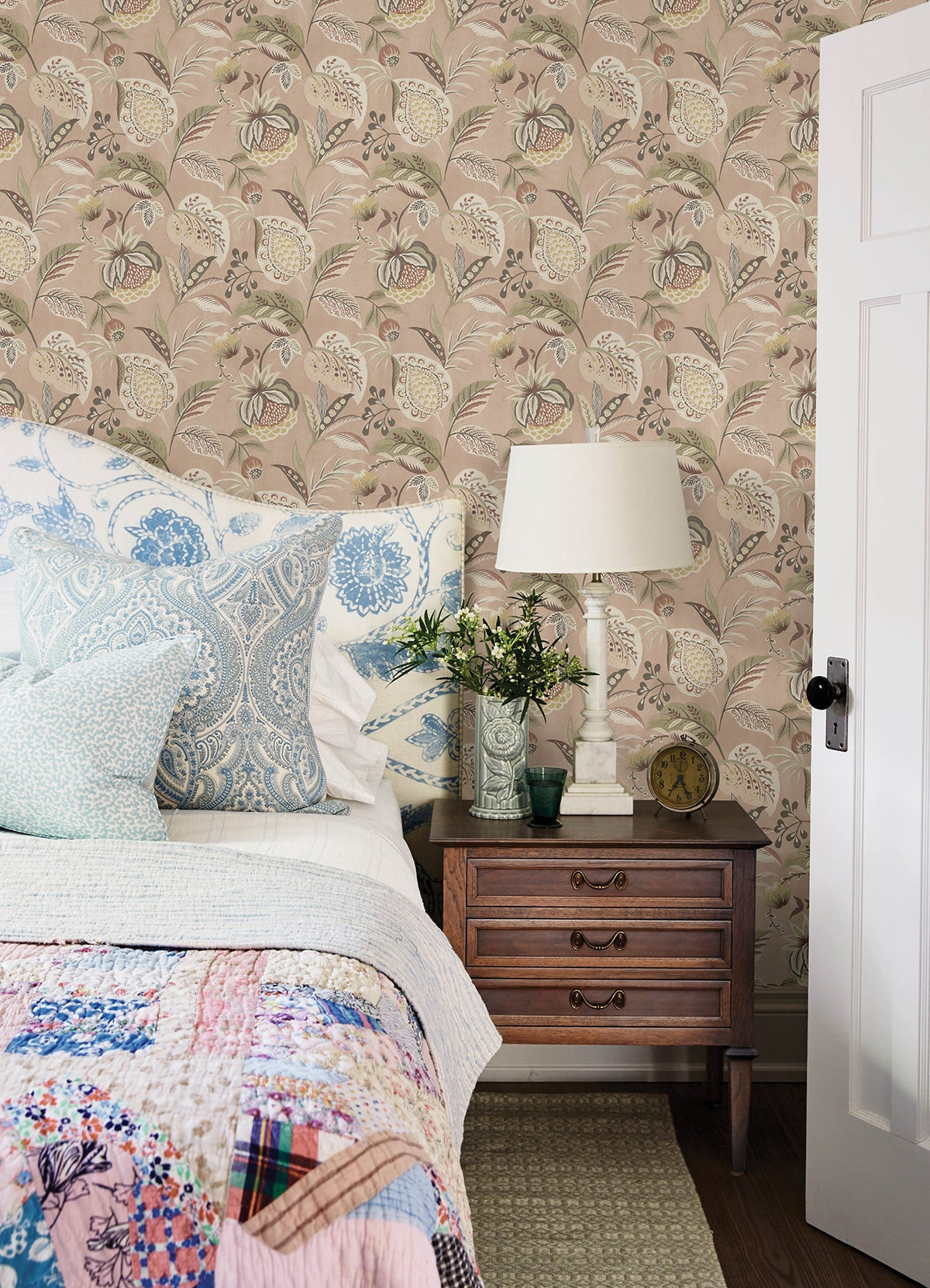3125-72303-peel-and-stick-wallpaper-room-scene-detail-closeup