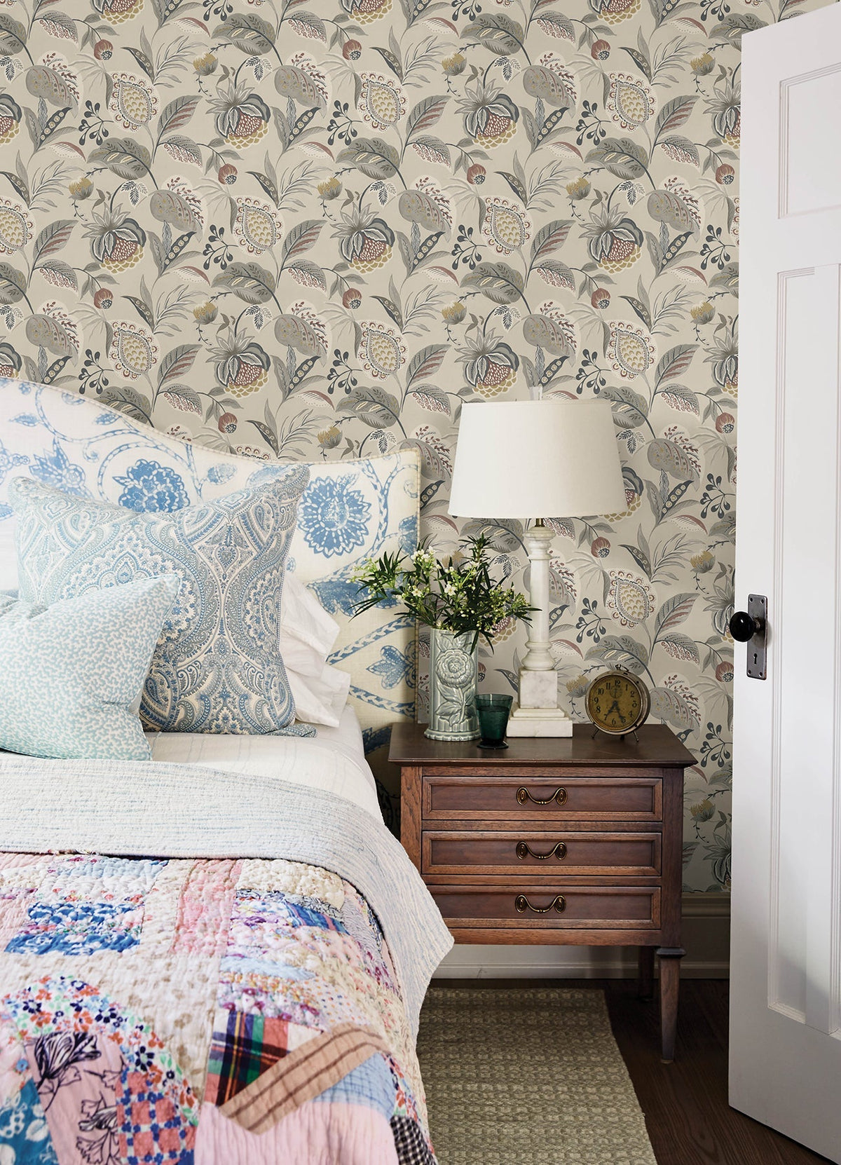 3125-72304-peel-and-stick-wallpaper-room-scene-detail-closeup