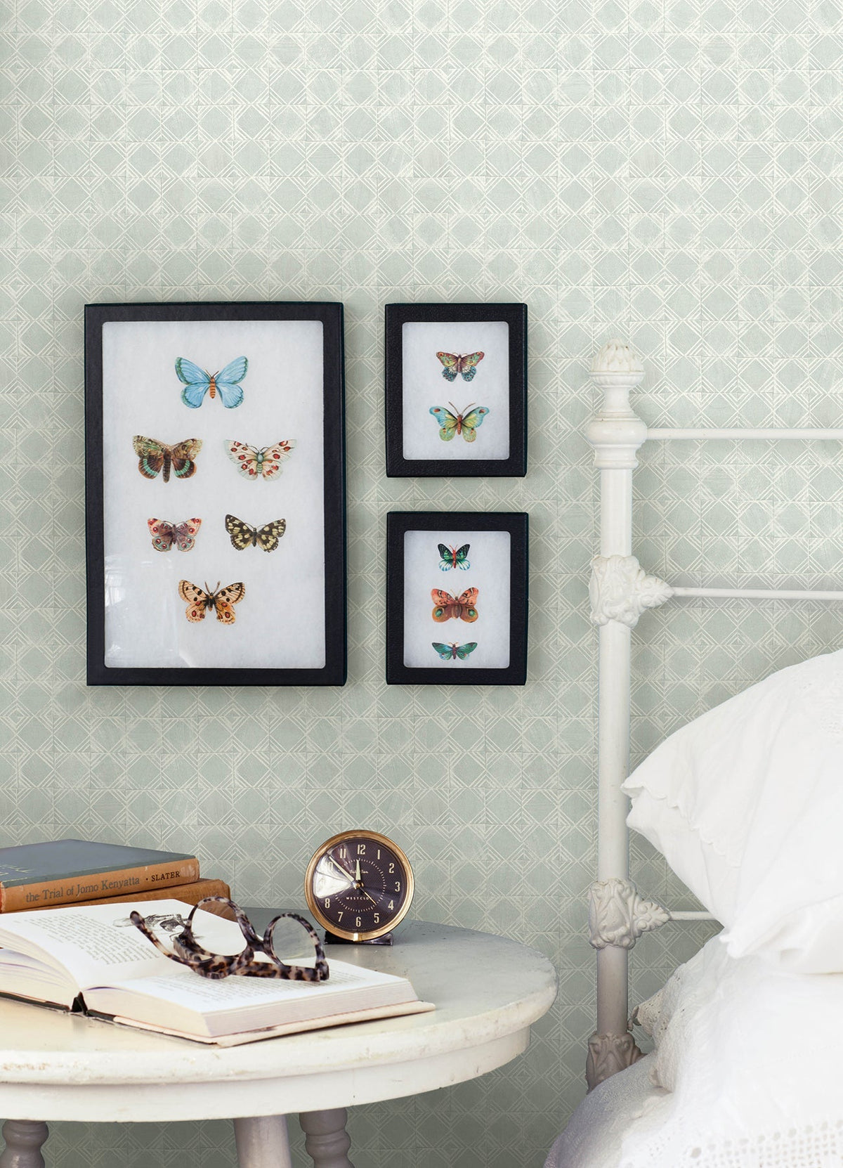 3125-72308-peel-and-stick-wallpaper-room-scene-detail-closeup