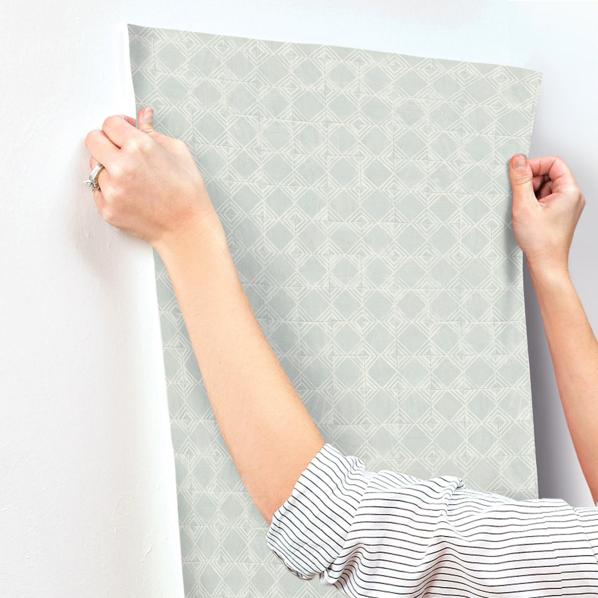 3125-72308-peel-and-stick-wallpaper-stick-application-step