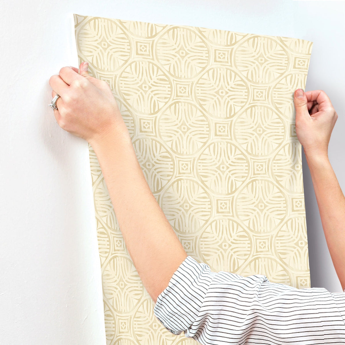 3125-72312-peel-and-stick-wallpaper-stick-application-step