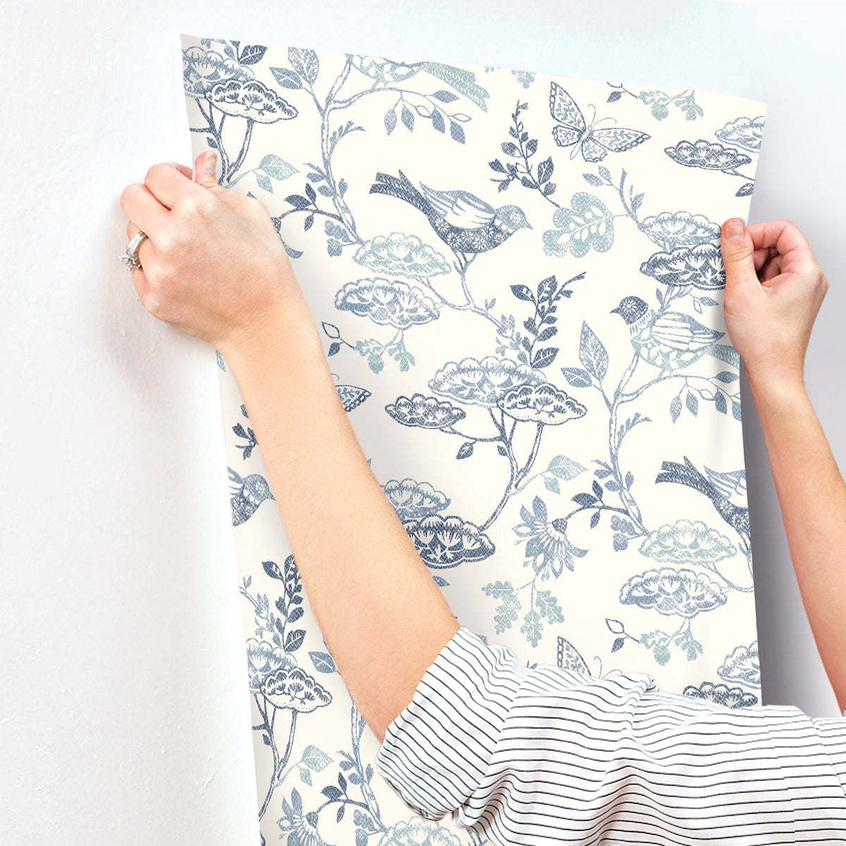 3125-72316-peel-and-stick-wallpaper-stick-application-step