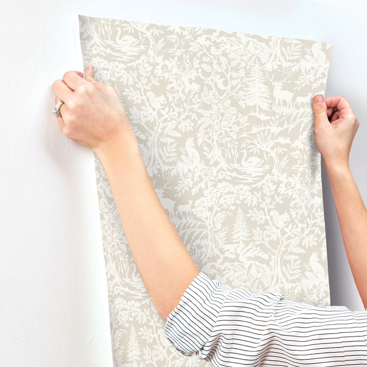 3125-72325-peel-and-stick-wallpaper-stick-application-step