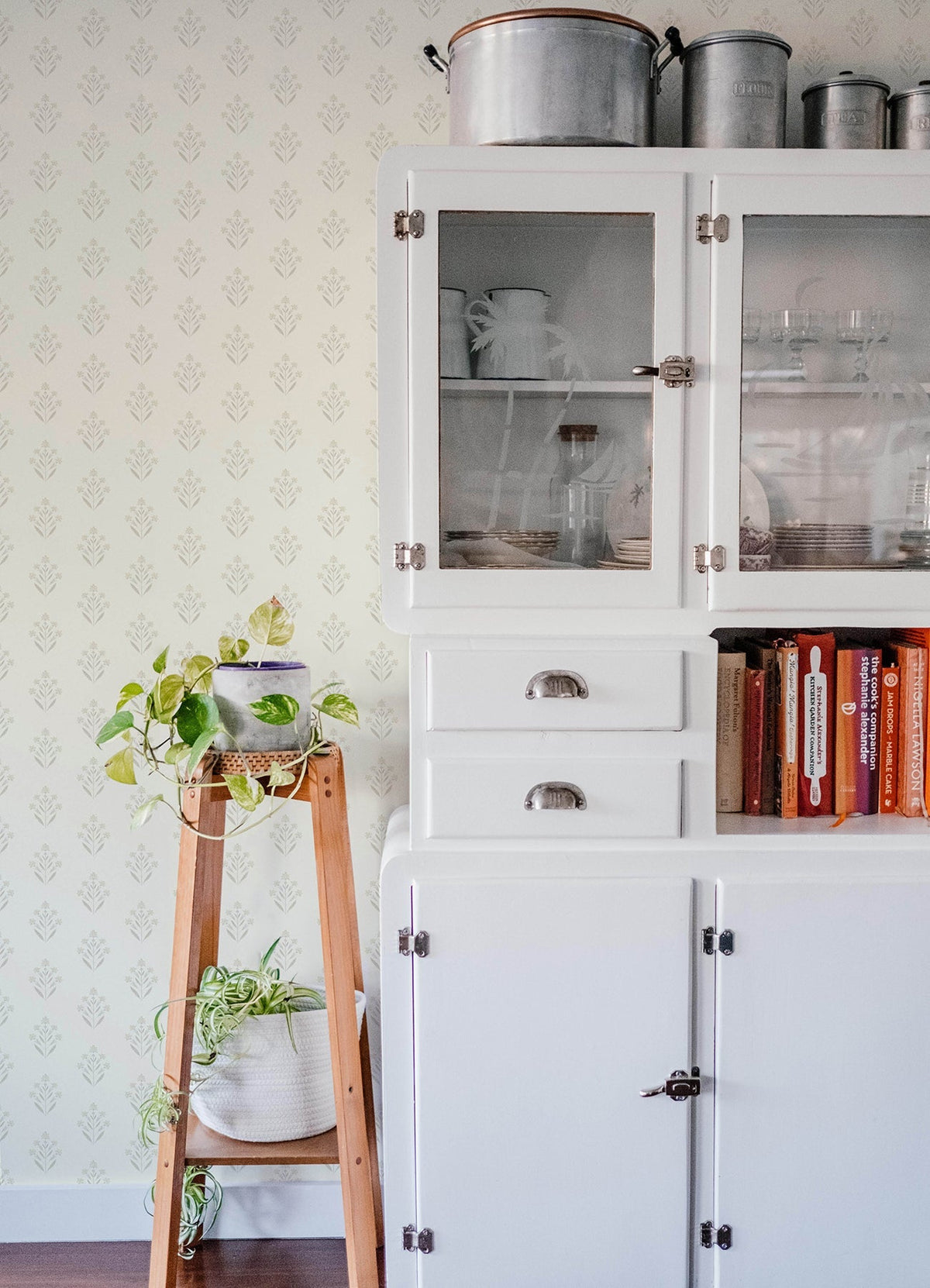 3125-72349-peel-and-stick-wallpaper-room-scene