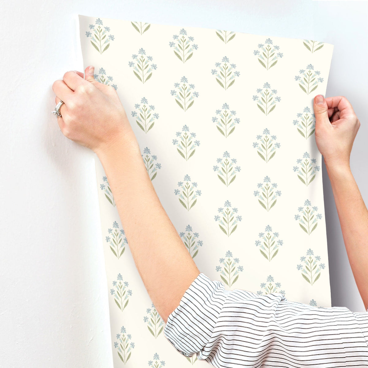 3125-72351-peel-and-stick-wallpaper-stick-application-step