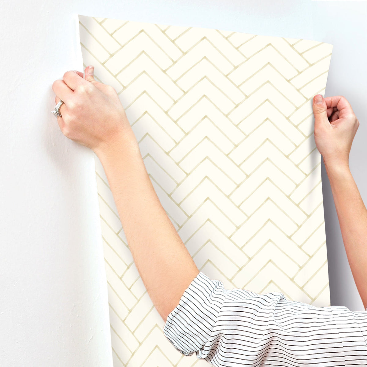 3125-72365-peel-and-stick-wallpaper-stick-application-step
