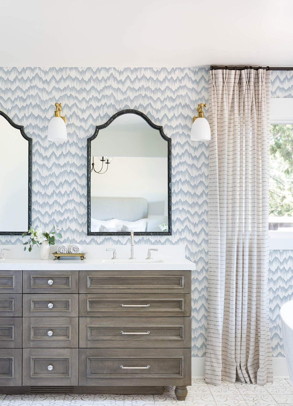 4034-26777-peel-and-stick-wallpaper-room-scene-detail-closeup