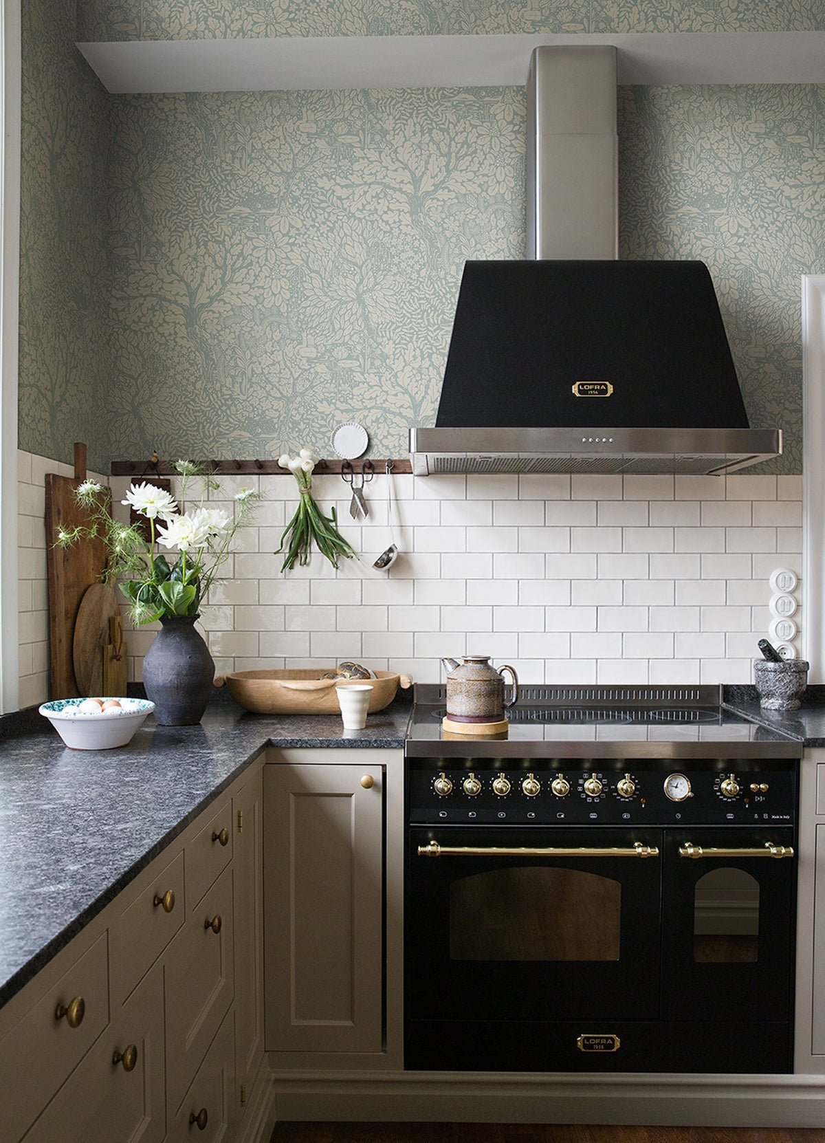 4080-83112-peel-and-stick-wallpaper-room-scene