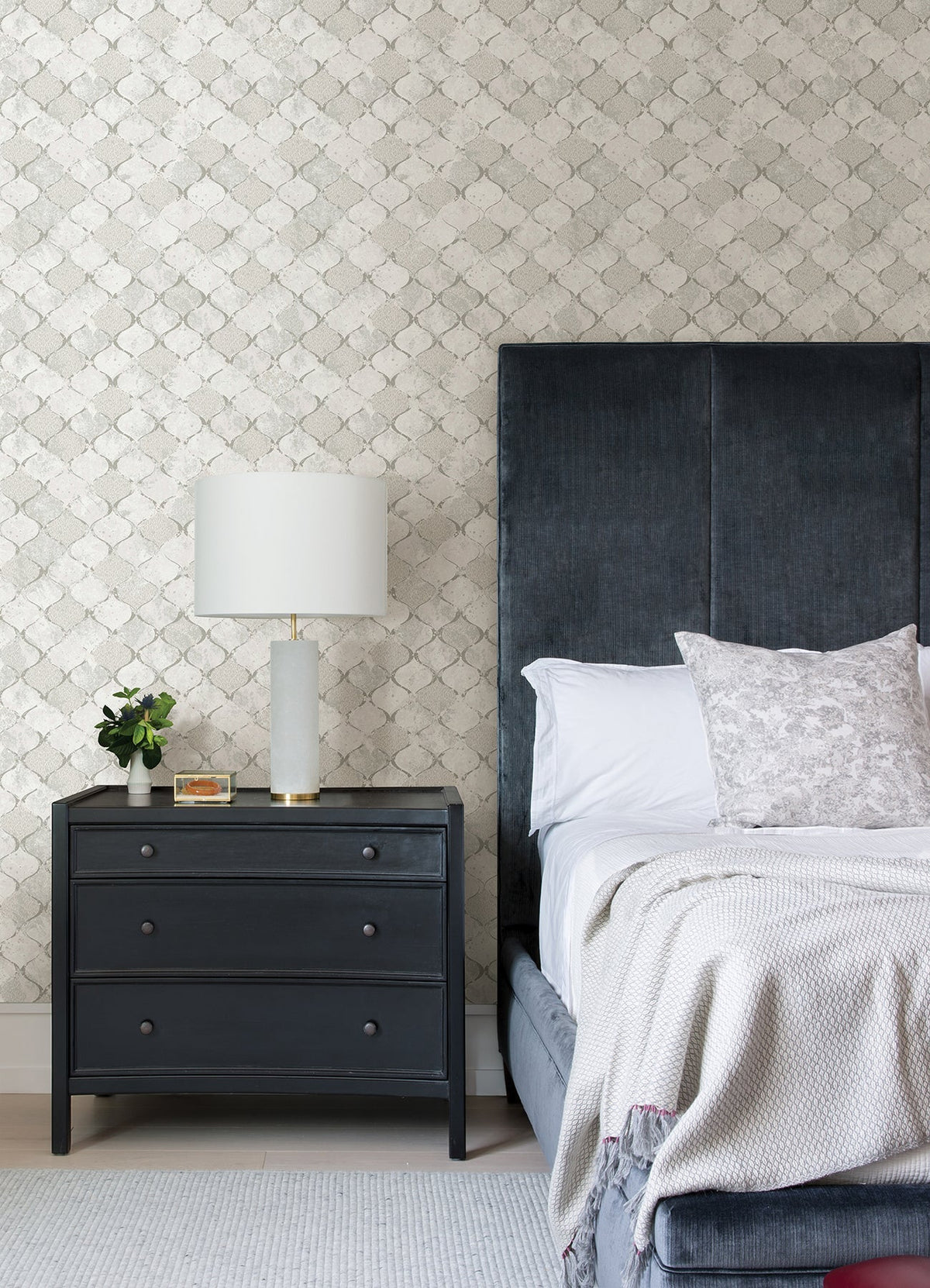 4105-86608-peel-and-stick-wallpaper-room-scene-detail-closeup