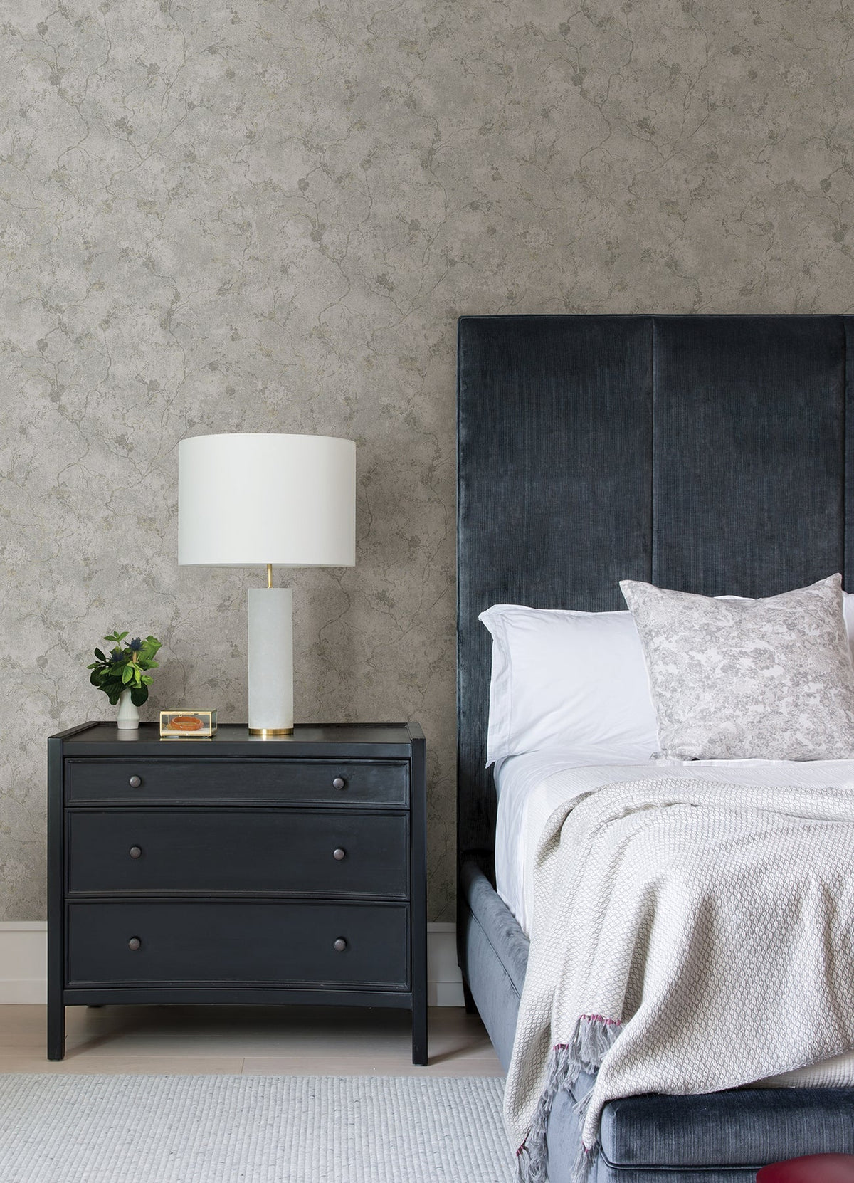 4105-86650-peel-and-stick-wallpaper-room-scene
