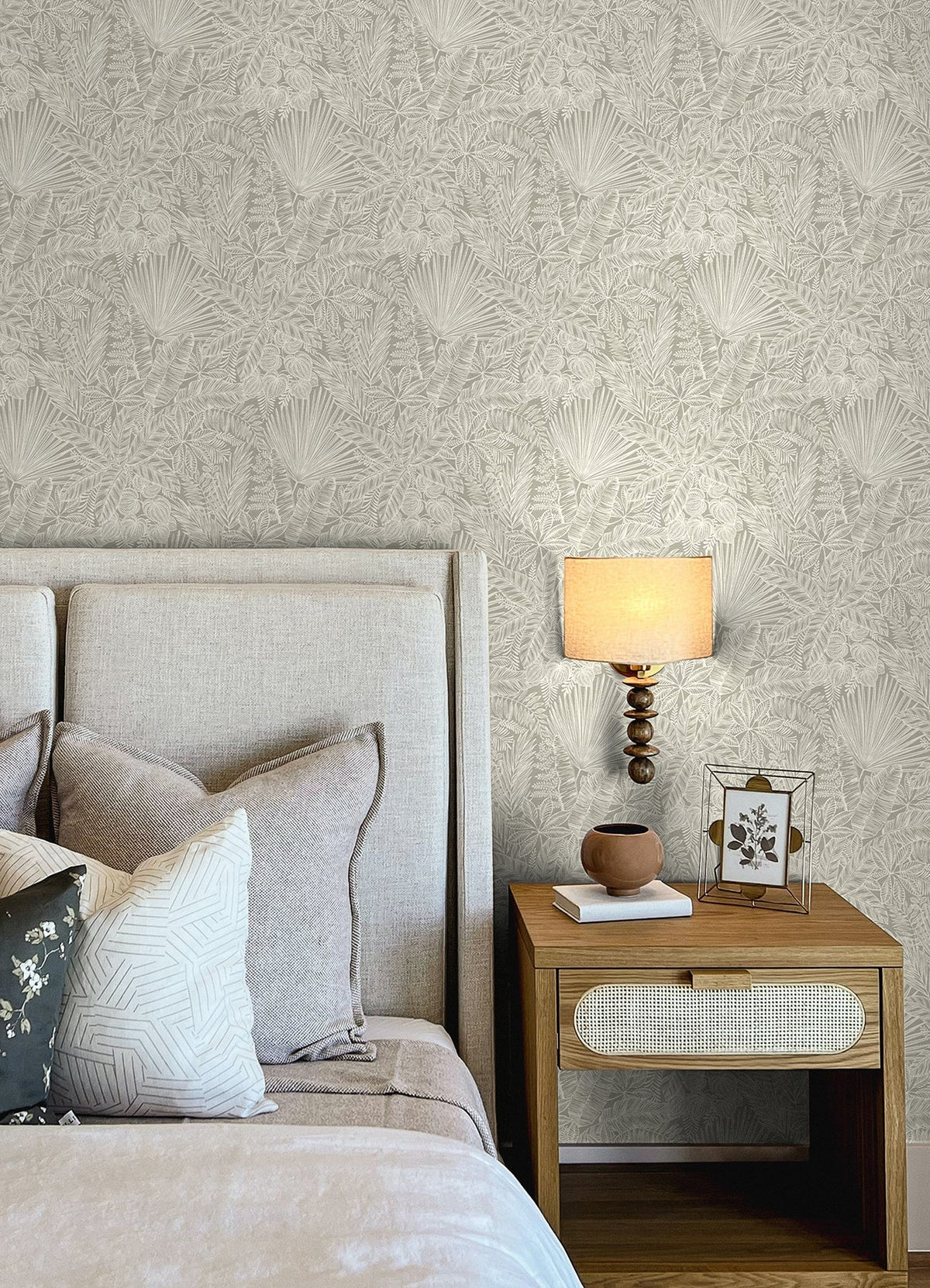 4120-26800-peel-and-stick-wallpaper-room-scene-detail-closeup