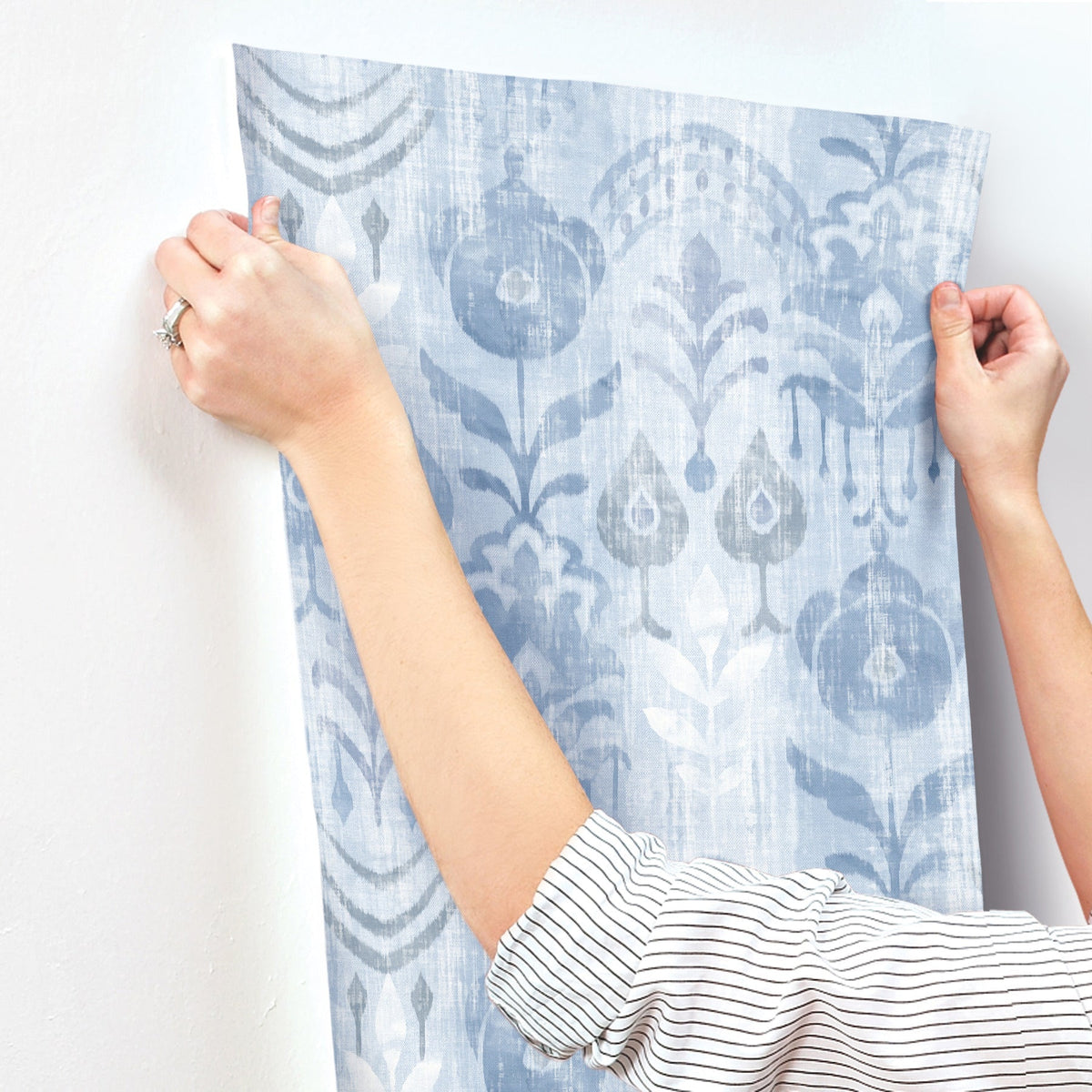 4122-27013-peel-and-stick-wallpaper-stick-application-step