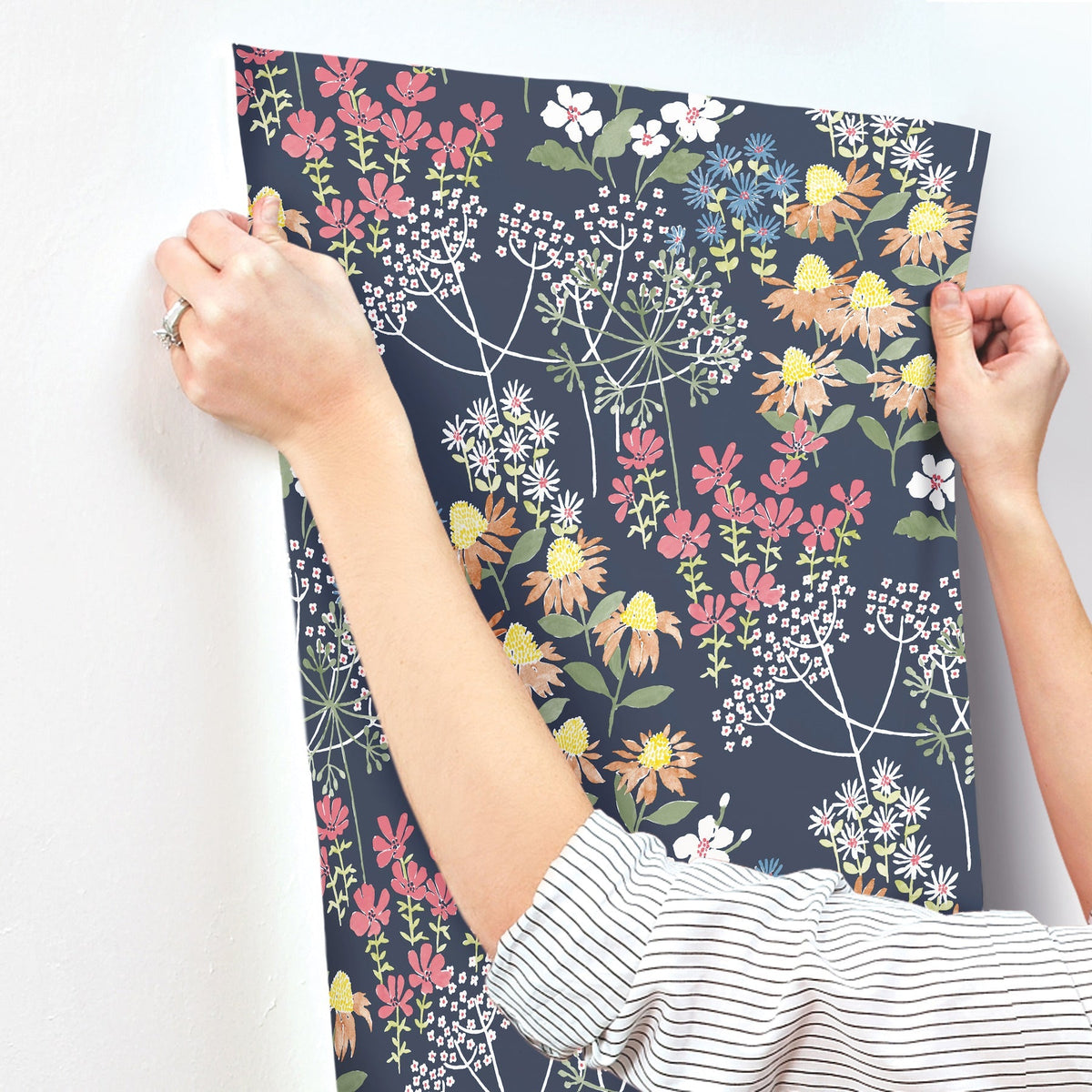 4122-27016-peel-and-stick-wallpaper-stick-application-step