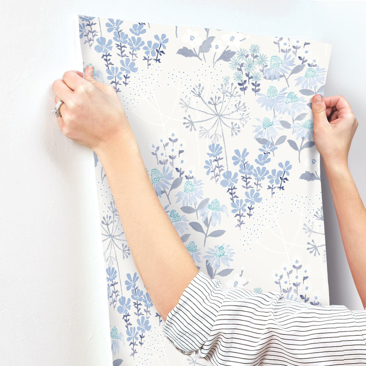 4122-27017-peel-and-stick-wallpaper-stick-application-step