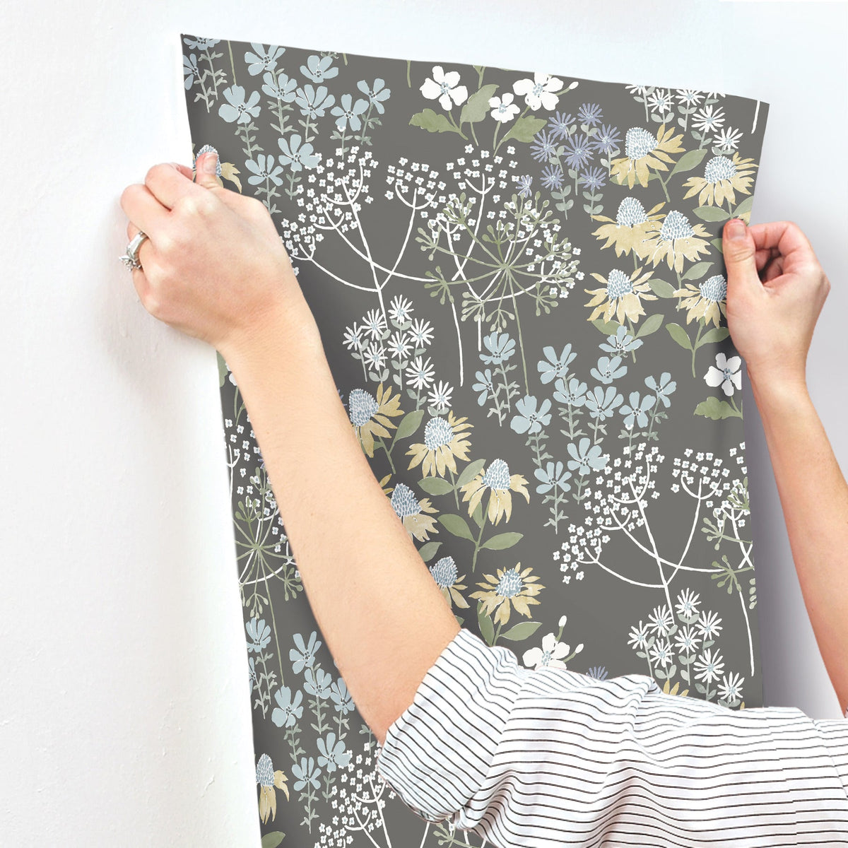 4122-27018-peel-and-stick-wallpaper-stick-application-step