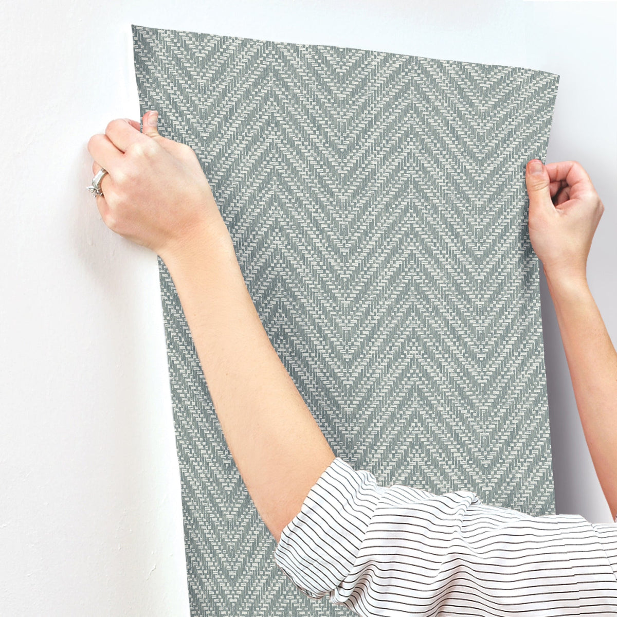 4122-27044-peel-and-stick-wallpaper-stick-application-step