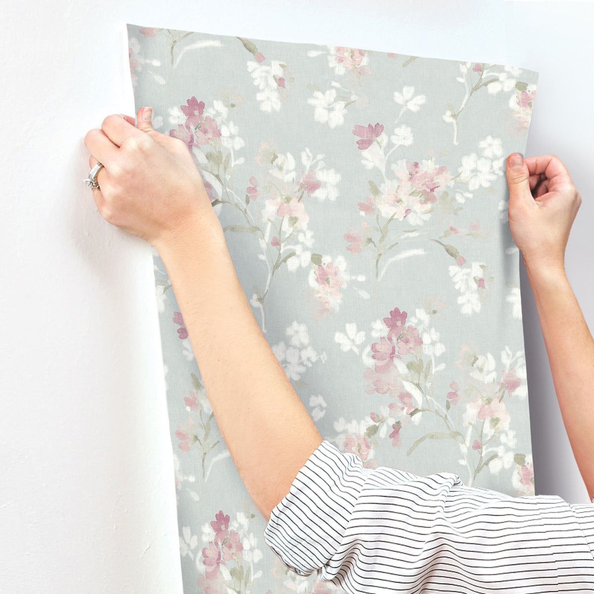 4134-72525-peel-and-stick-wallpaper-stick-application-step