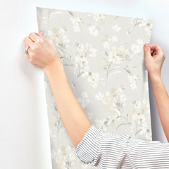 4134-72527-peel-and-stick-wallpaper-stick-application-step