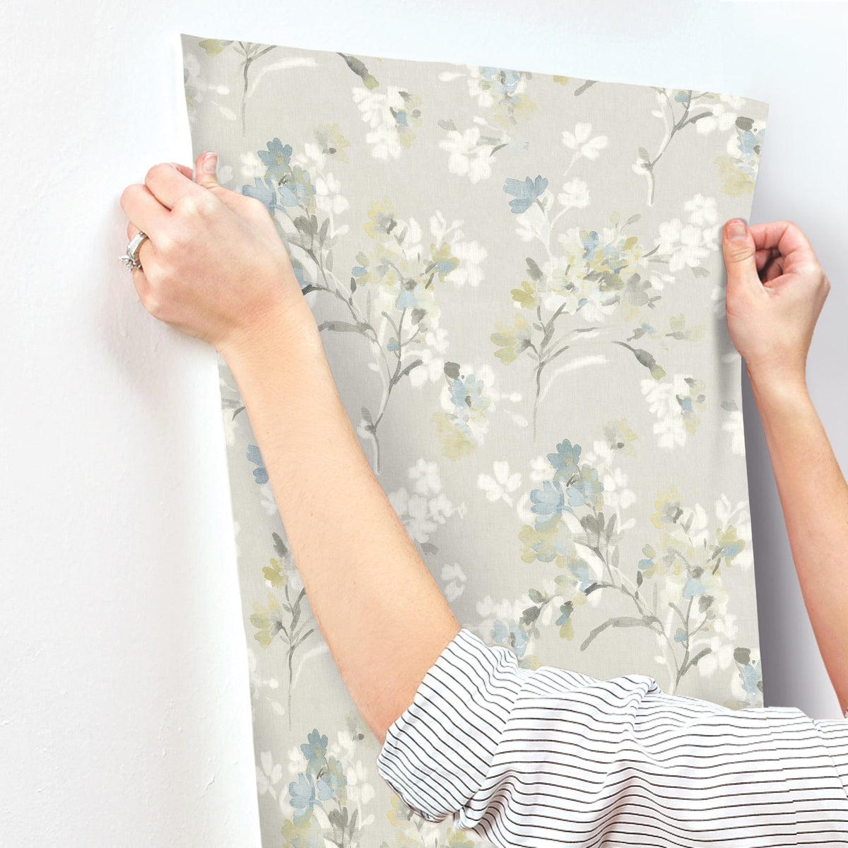 4134-72528-peel-and-stick-wallpaper-stick-application-step