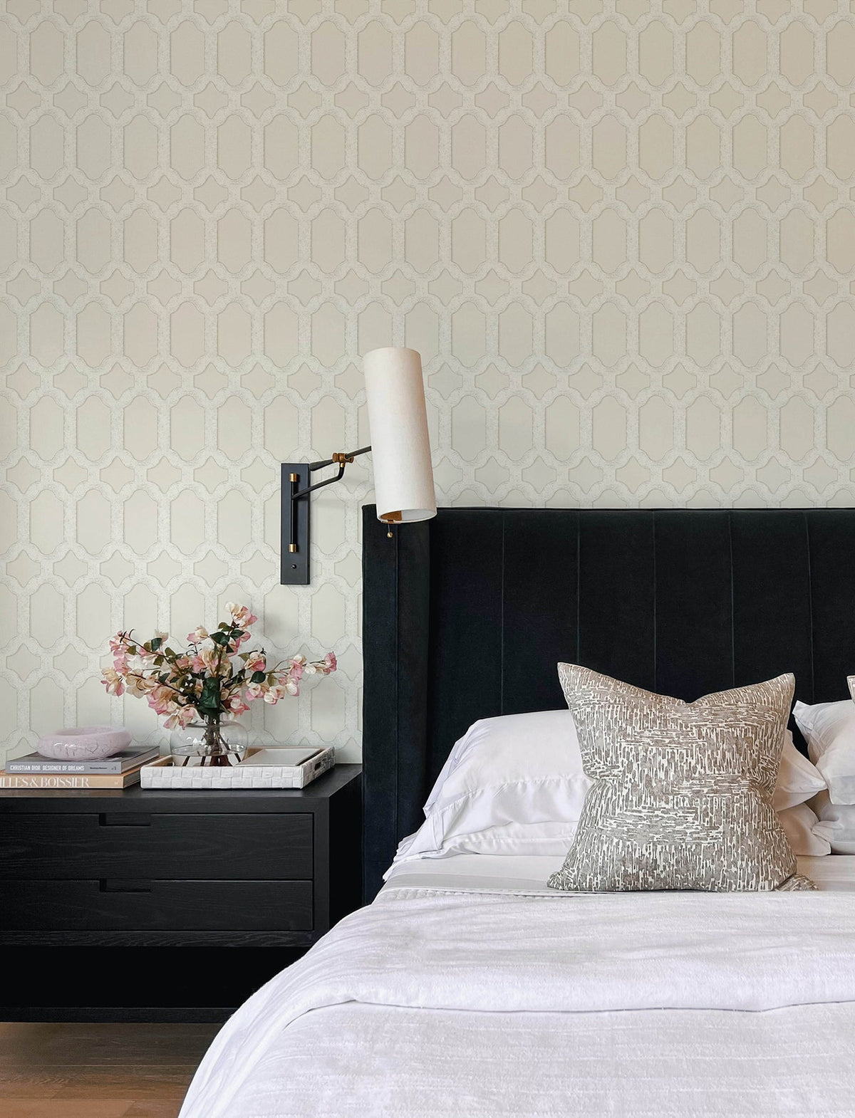 4134-72541-peel-and-stick-wallpaper-room-scene-detail-closeup