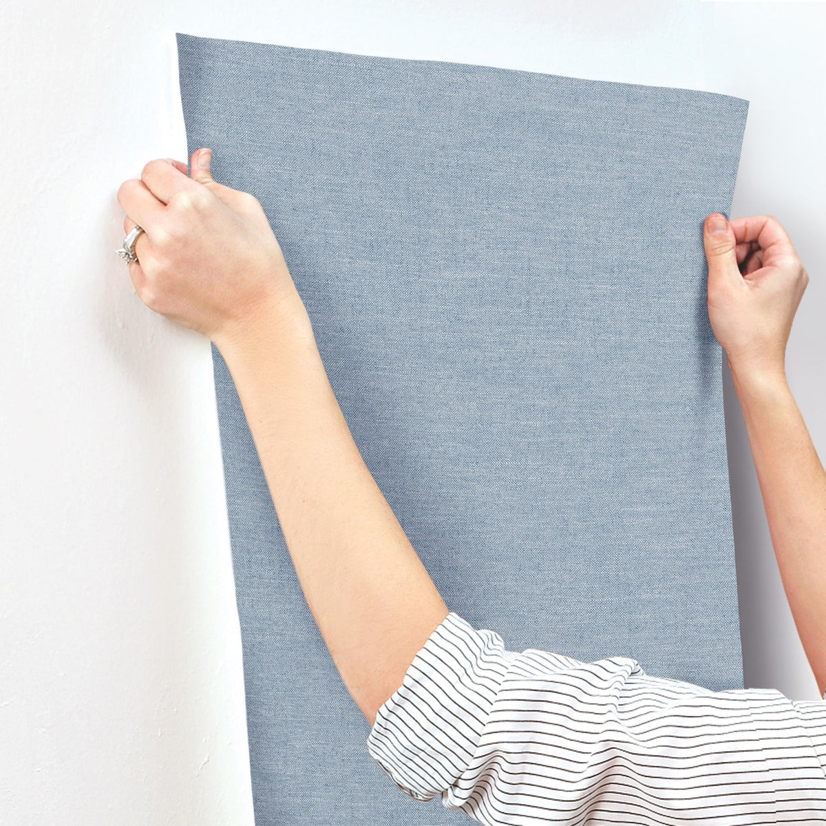 4134-72554-peel-and-stick-wallpaper-stick-application-step
