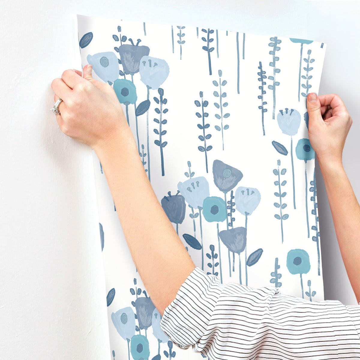 4135-27274-peel-and-stick-wallpaper-stick-application-step