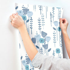 4135-27274-peel-and-stick-wallpaper-stick-application-step