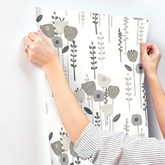 4135-27277-peel-and-stick-wallpaper-stick-application-step