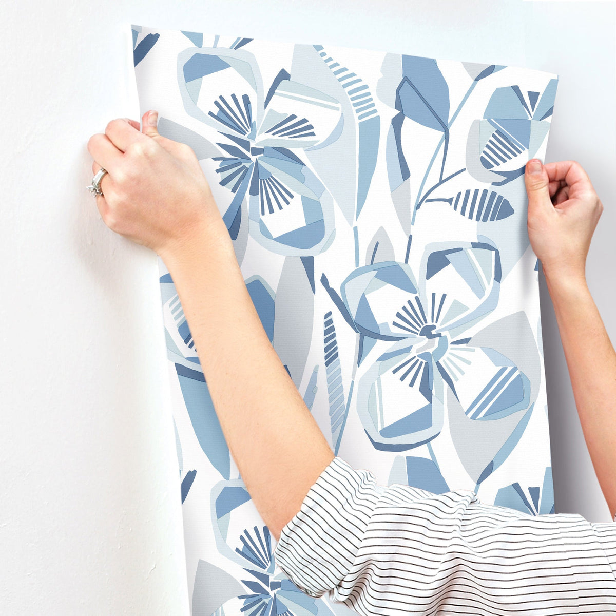 4135-27281-peel-and-stick-wallpaper-stick-application-step