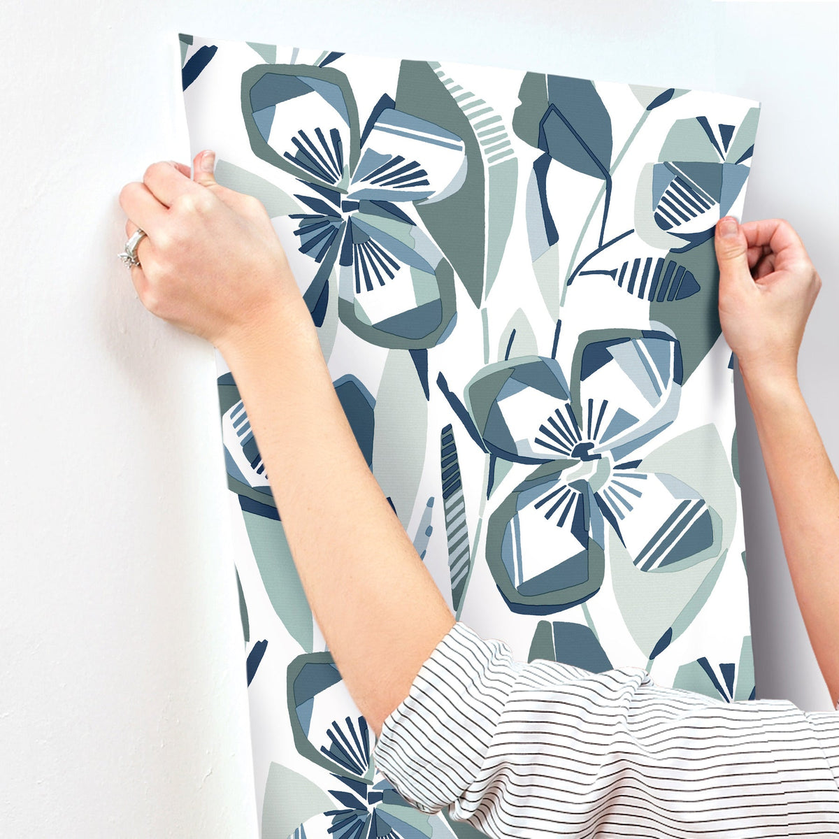 4135-27283-peel-and-stick-wallpaper-stick-application-step
