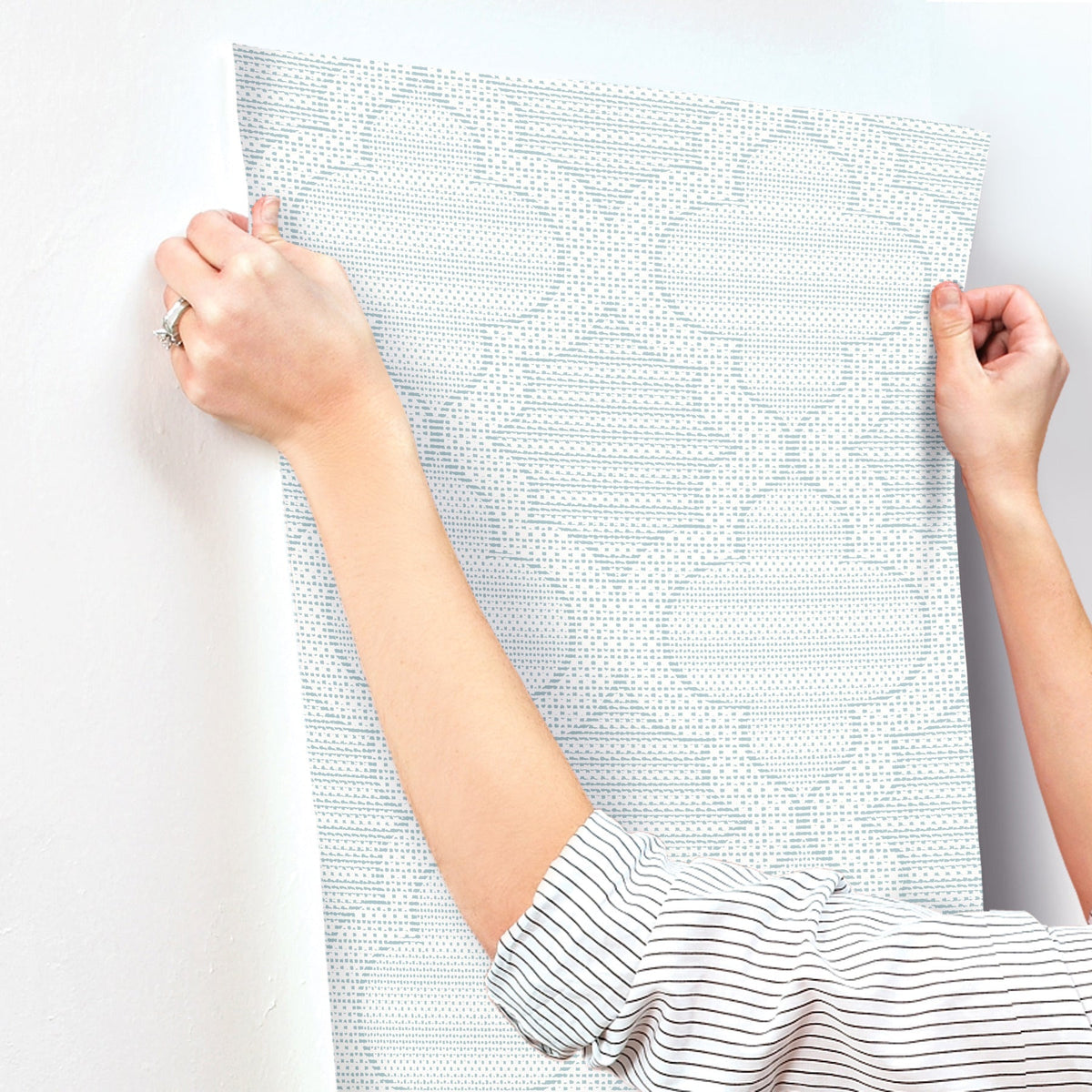 4135-27289-peel-and-stick-wallpaper-stick-application-step