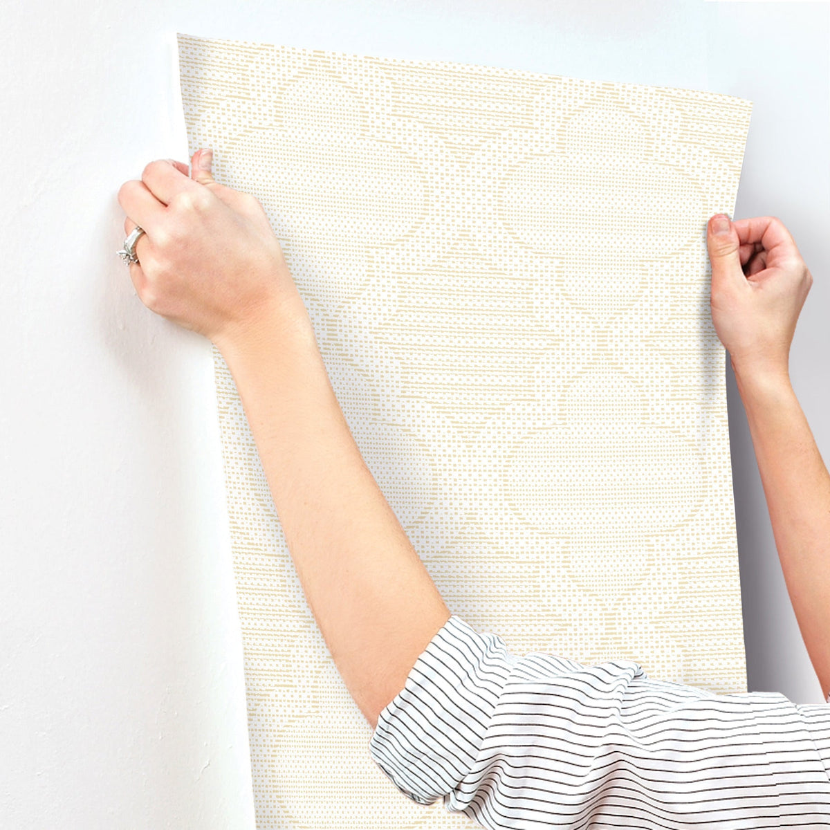 4135-27292-peel-and-stick-wallpaper-stick-application-step