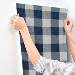 4142-72620-peel-and-stick-wallpaper-stick-application-step
