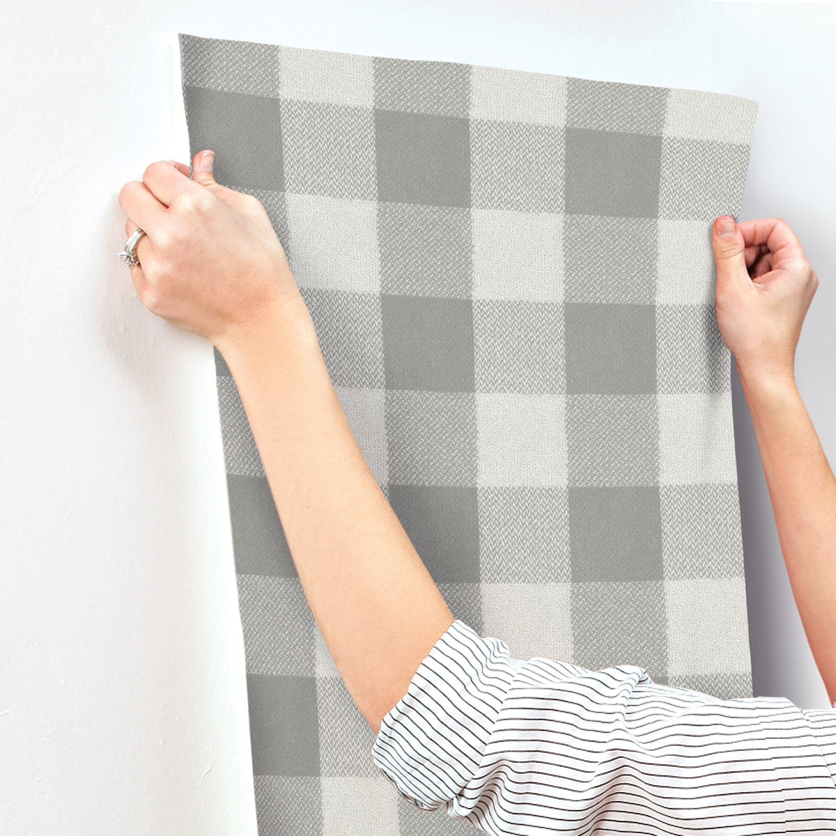 4142-72623-peel-and-stick-wallpaper-stick-application-step