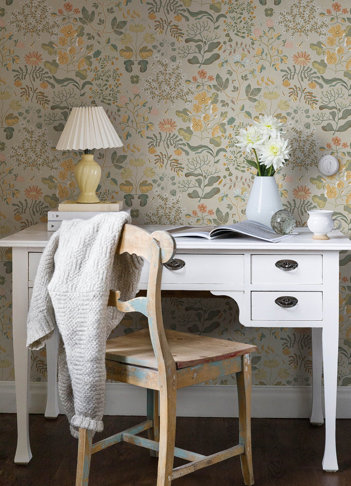 4143-22003-peel-and-stick-wallpaper-room-scene