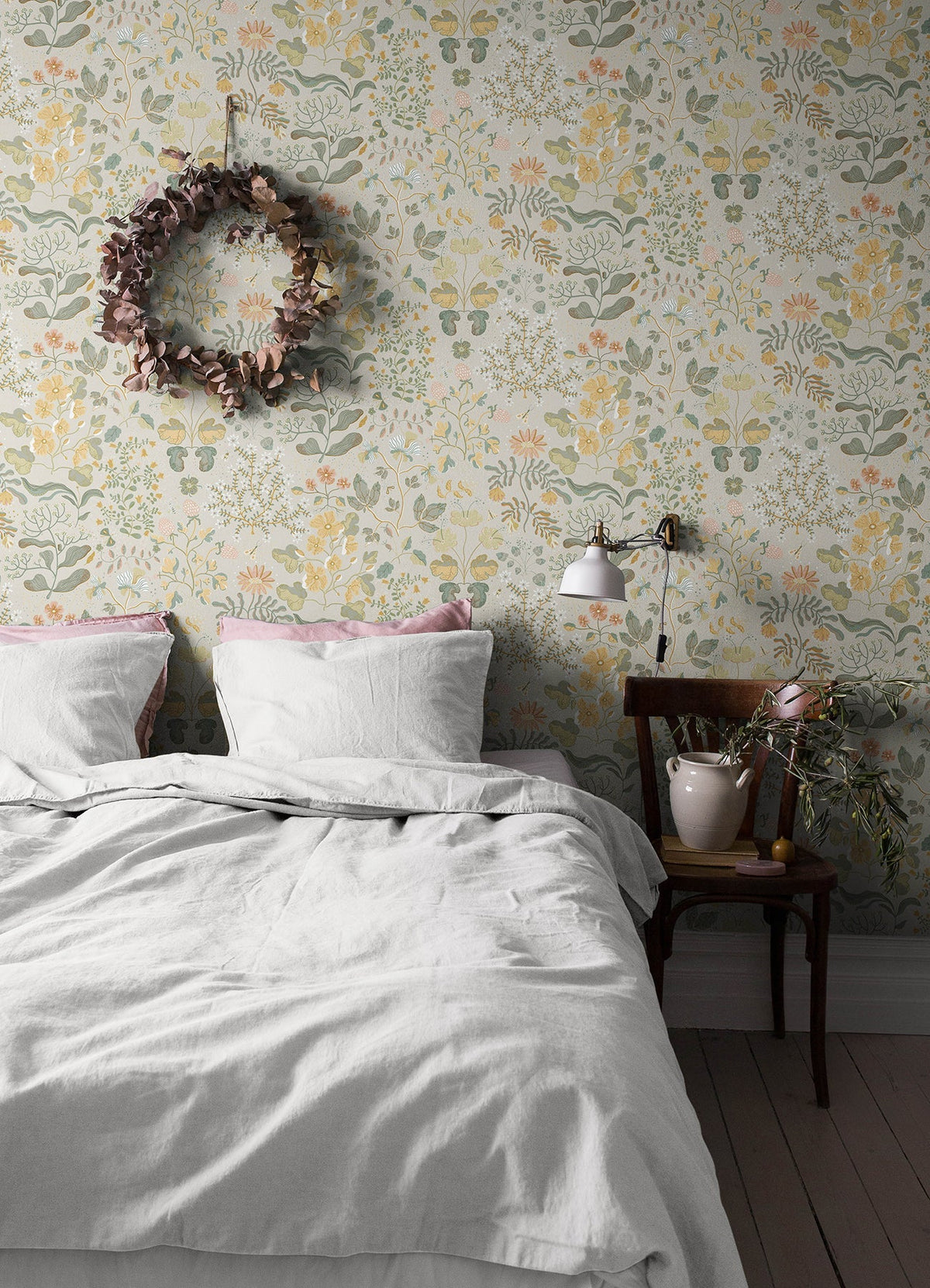 4143-22003-peel-and-stick-wallpaper-room-scene-detail-closeup