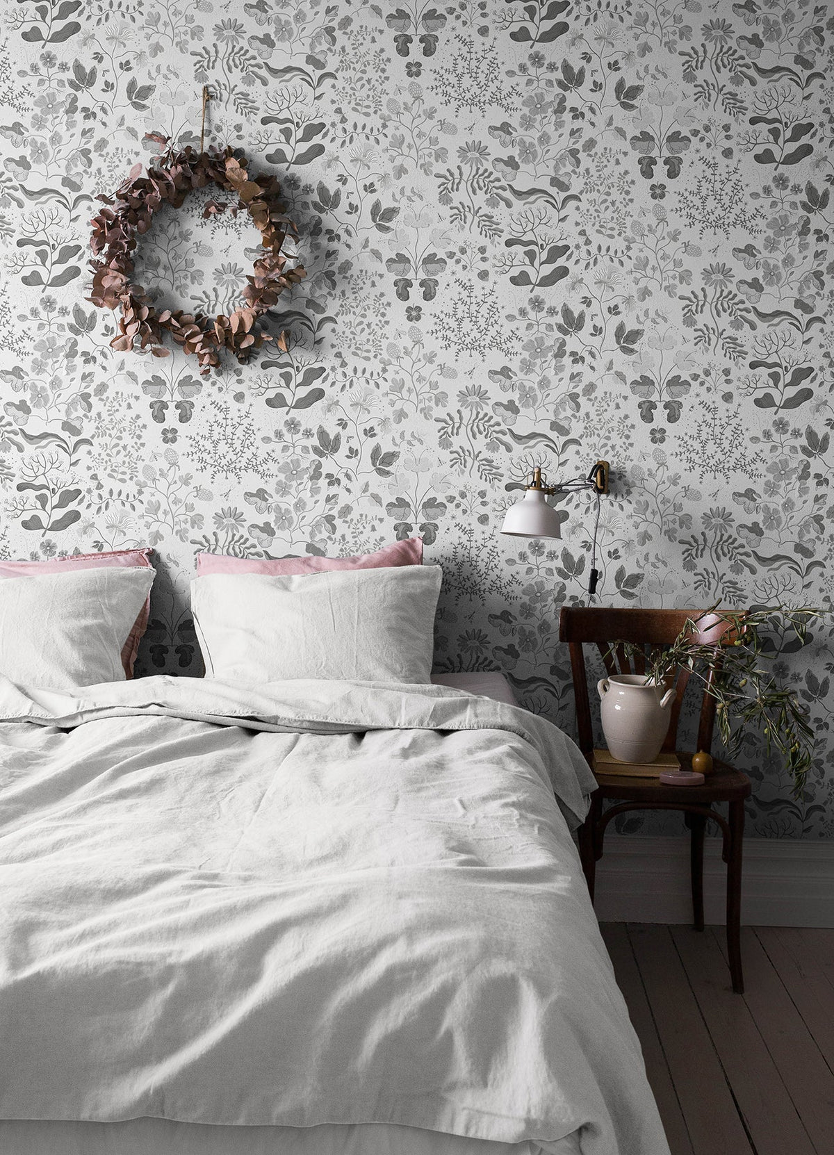 4143-22029-peel-and-stick-wallpaper-room-scene-detail-closeup