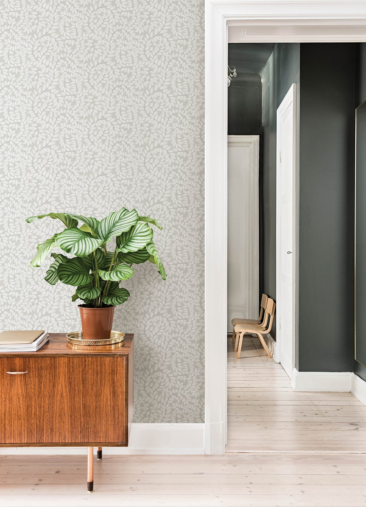 4143-34016-peel-and-stick-wallpaper-room-scene-detail-closeup