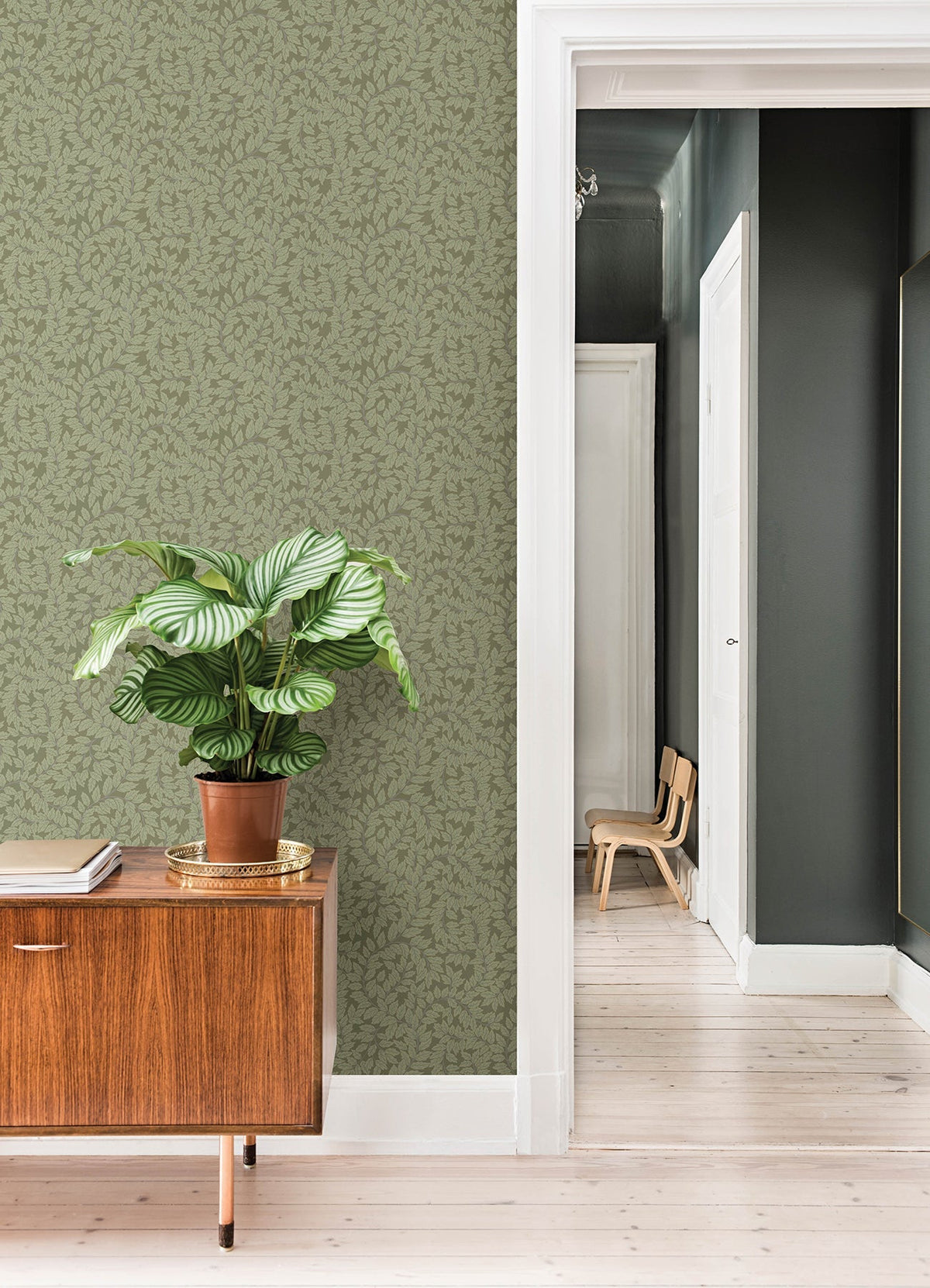 4143-34020-peel-and-stick-wallpaper-room-scene-detail-closeup