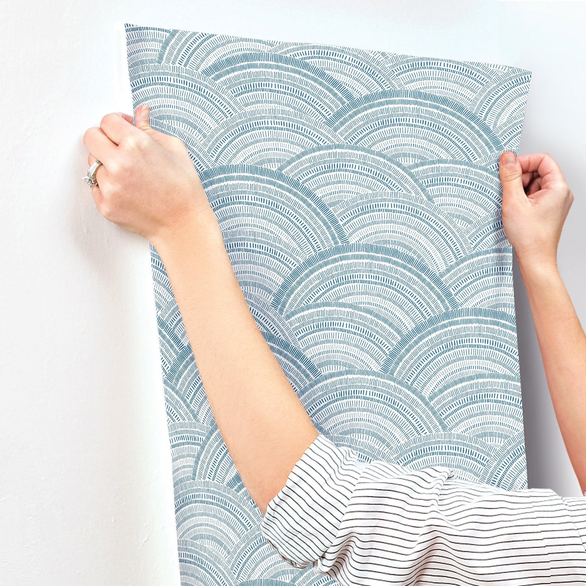 4146-27200-peel-and-stick-wallpaper-stick-application-step