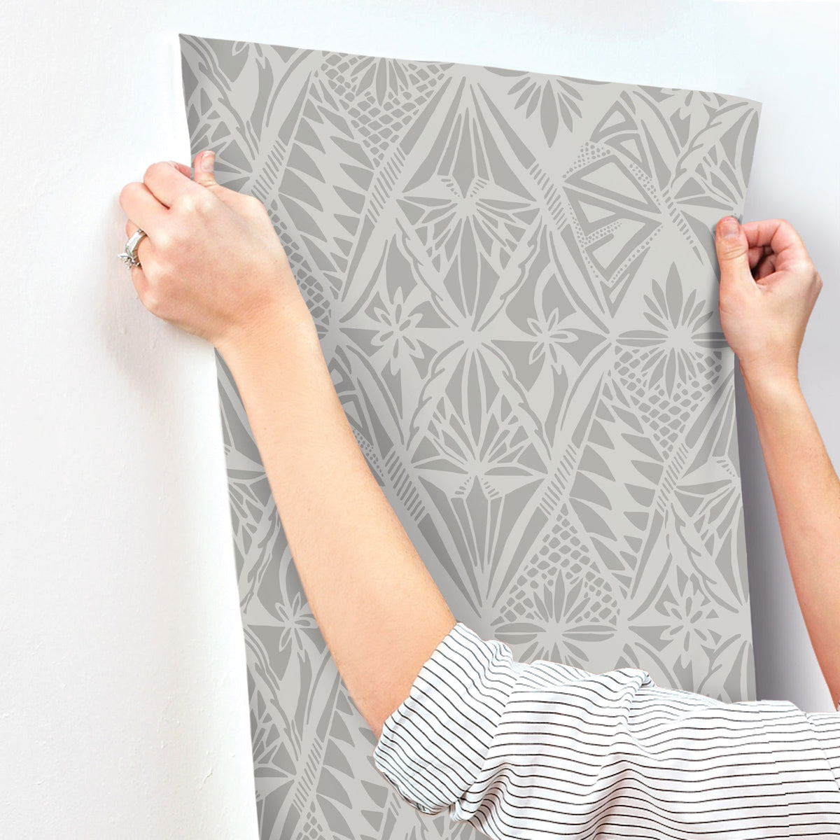 4146-27210-peel-and-stick-wallpaper-stick-application-step