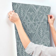 4146-27213-peel-and-stick-wallpaper-stick-application-step