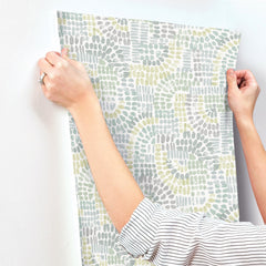 4146-27214-peel-and-stick-wallpaper-stick-application-step