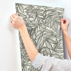 4146-27229-peel-and-stick-wallpaper-stick-application-step