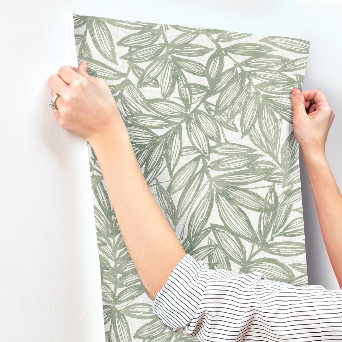 4146-27231-peel-and-stick-wallpaper-stick-application-step
